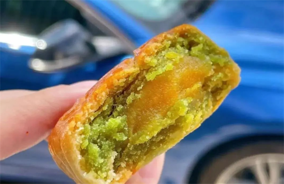 抹茶蛋黄月饼